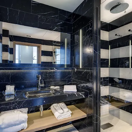 Plaza Hotel 4*