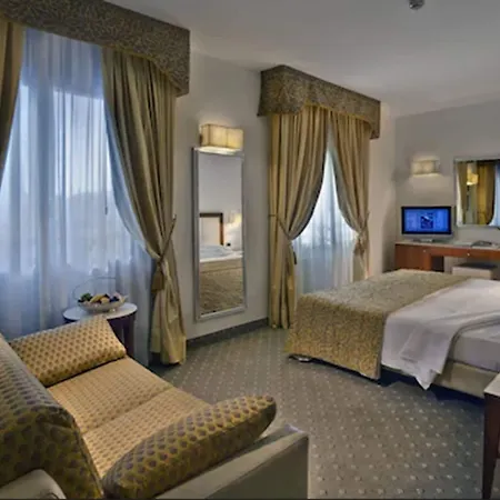 Plaza Hotel 4*