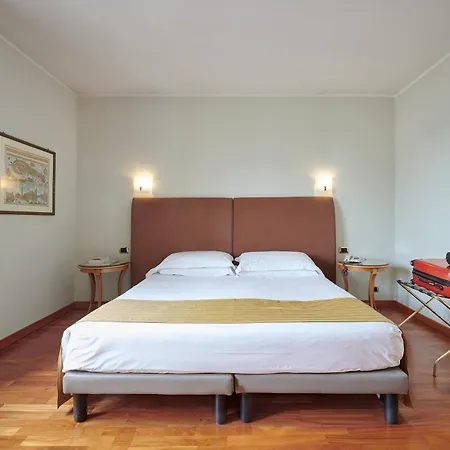 Plaza Hotel 4*
