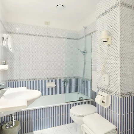Plaza Hotel 4*