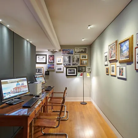 プラザ ホテル 4*